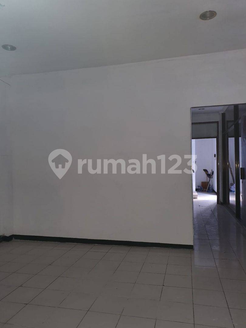 Commercial Space for Rent in East Surabaya - Strategic Location