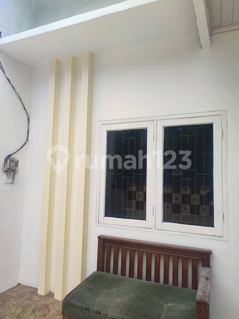 Minimalist House in Harapan Indah, Bekasi