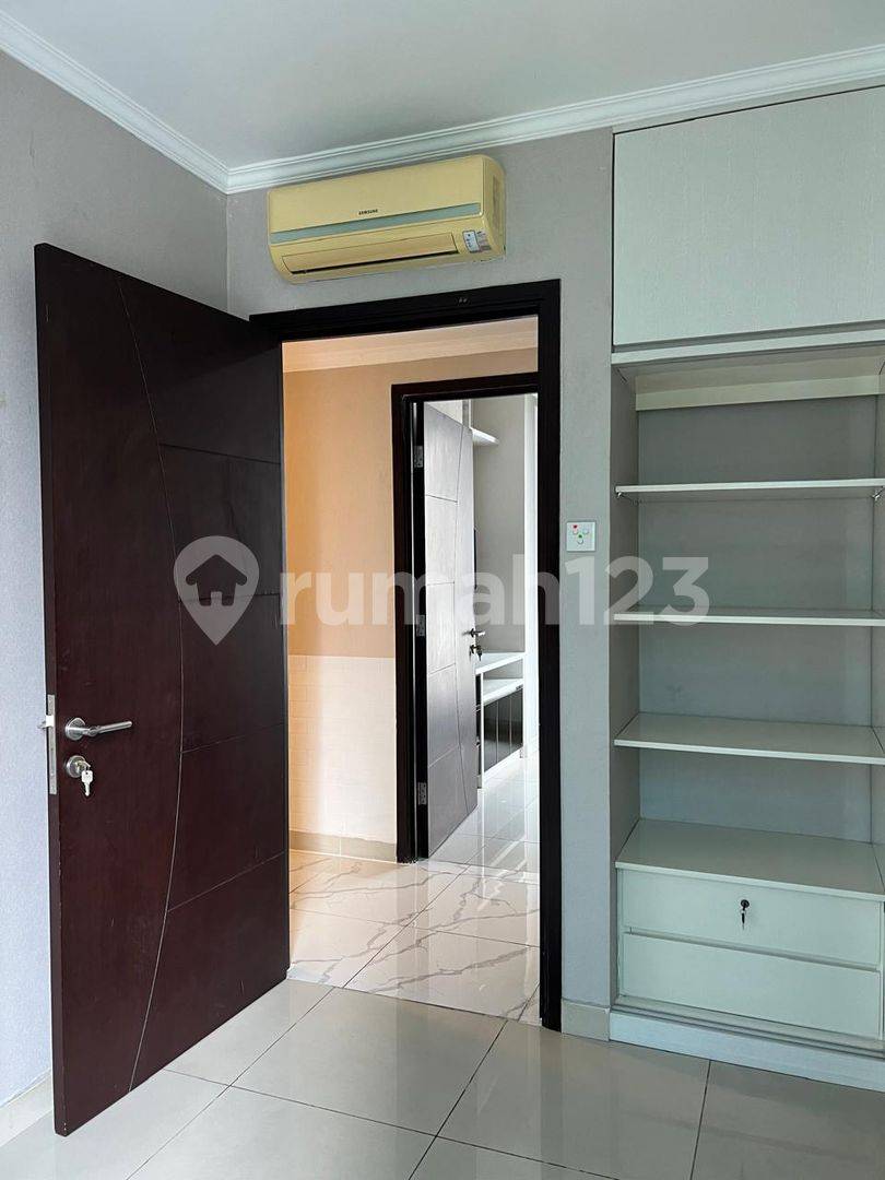 Modern Apartment with Designer Interior and Full Amenities