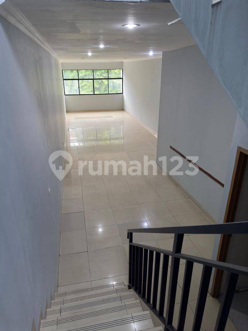 4-Story Commercial Building (Ruko) in Strategic Location
