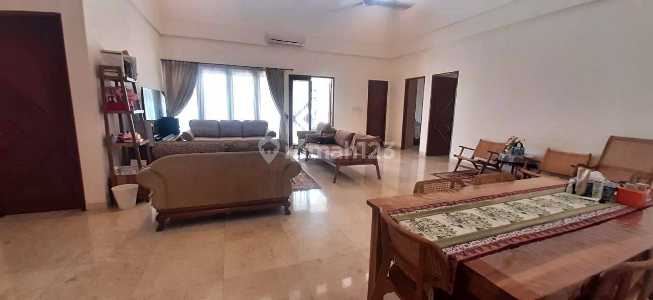 Spacious Family Home in Kemang with Pool