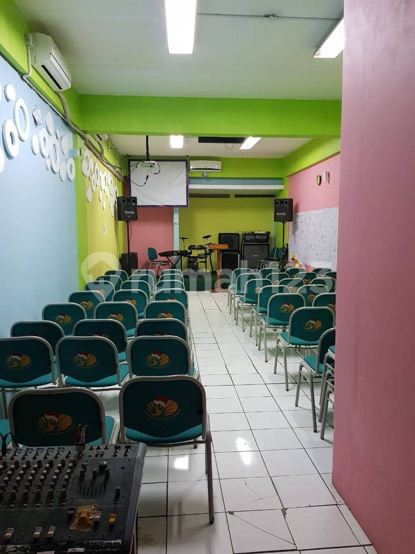 3.5 Story Commercial Building for Rent near Pasir Kaliki