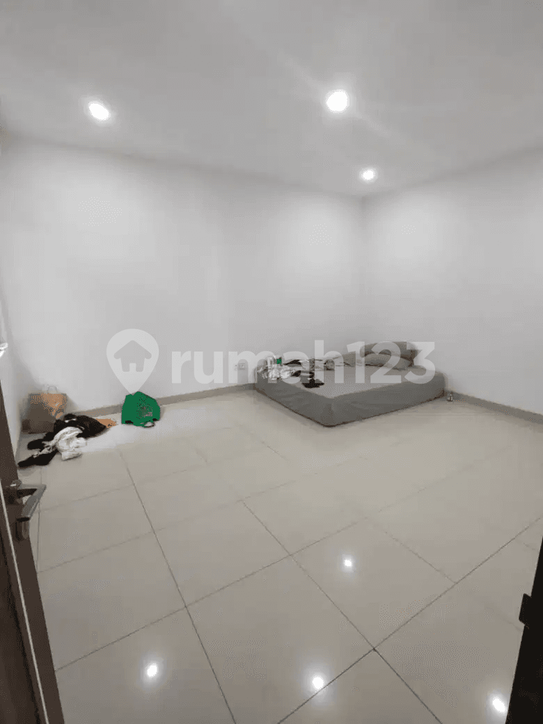 4 жұмақты Puri Mansion 3 қабатты үй
