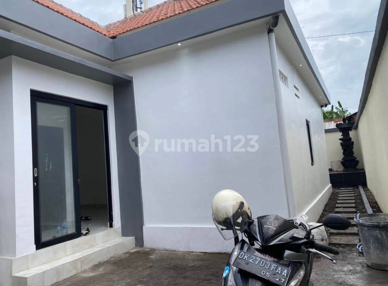 3-Bedroom House with Garage in Sesetan Area