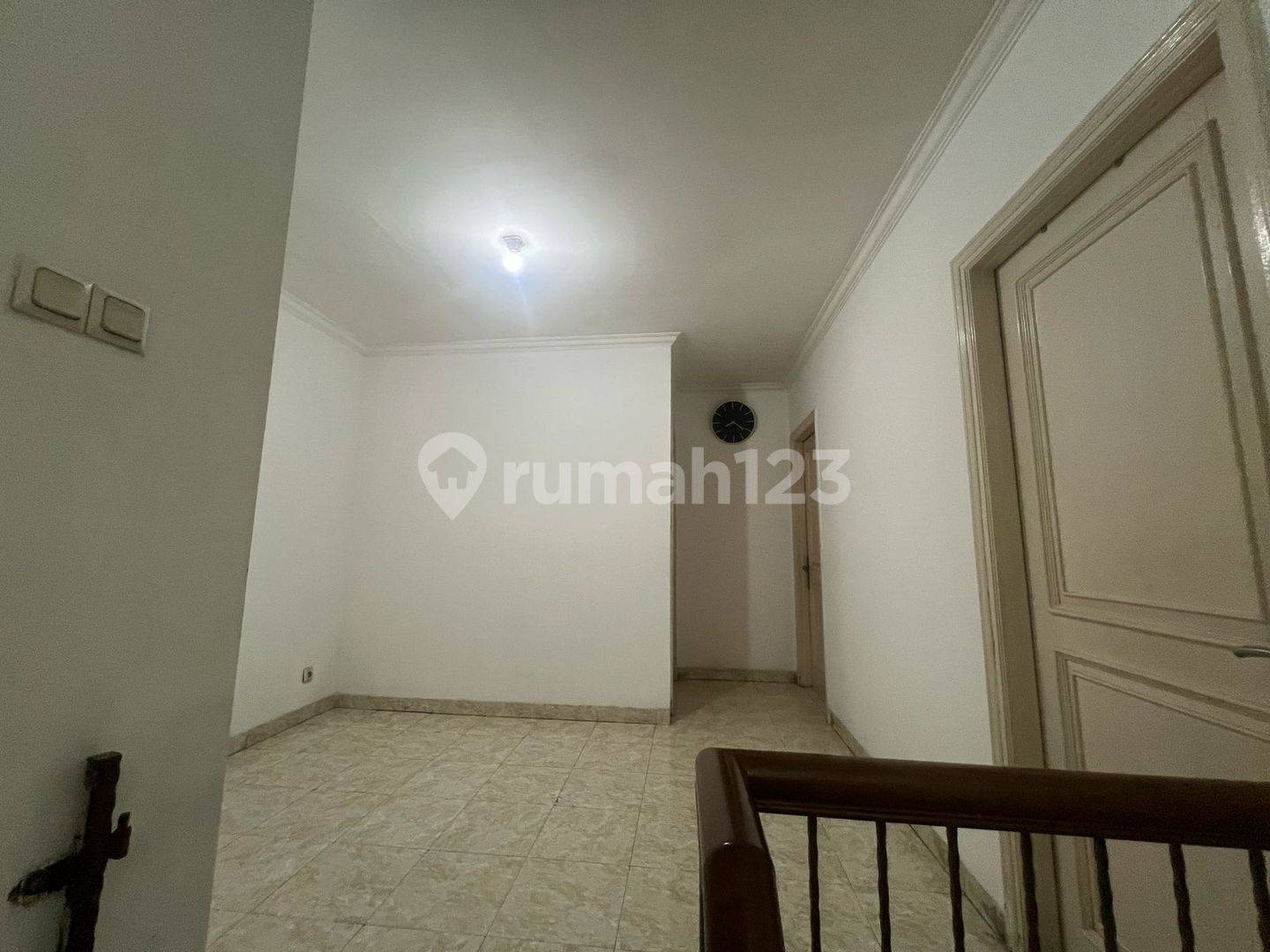4-спальный полностью меблированный дом в Raffles Hills Cibubur