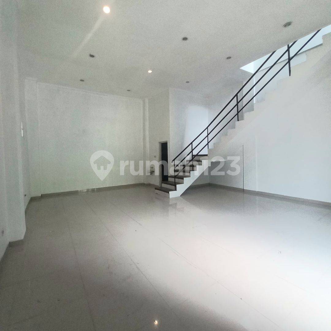 Commercial Space for Rent - Strategic Location, Versatile Use