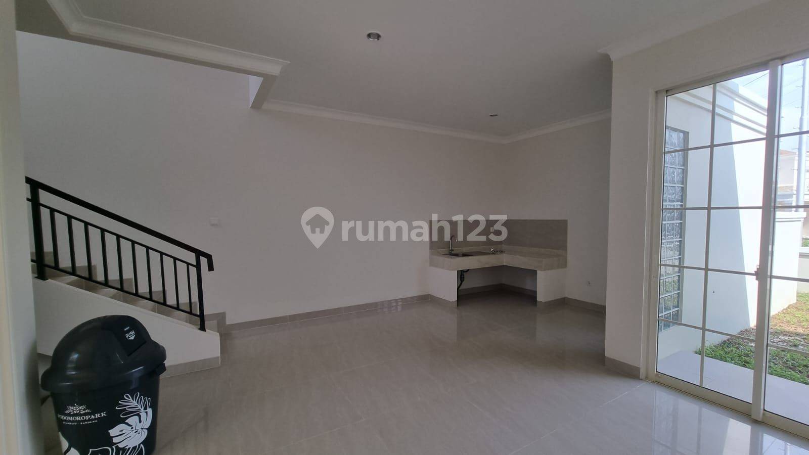 Cluster Anapuri House - 2 Floors, 4 Bedrooms, Strategic Location