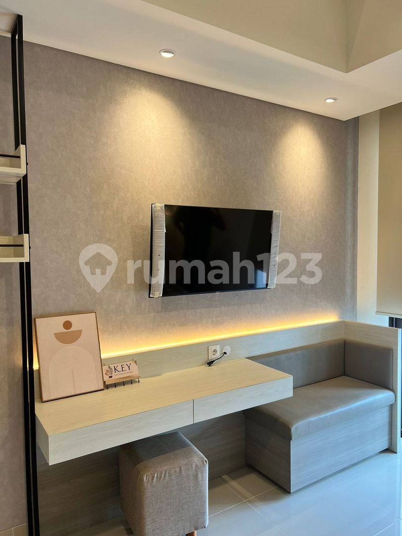 Клеон Парктағы студиялық пәтер, жиһаздары бар, 8-ші қабат