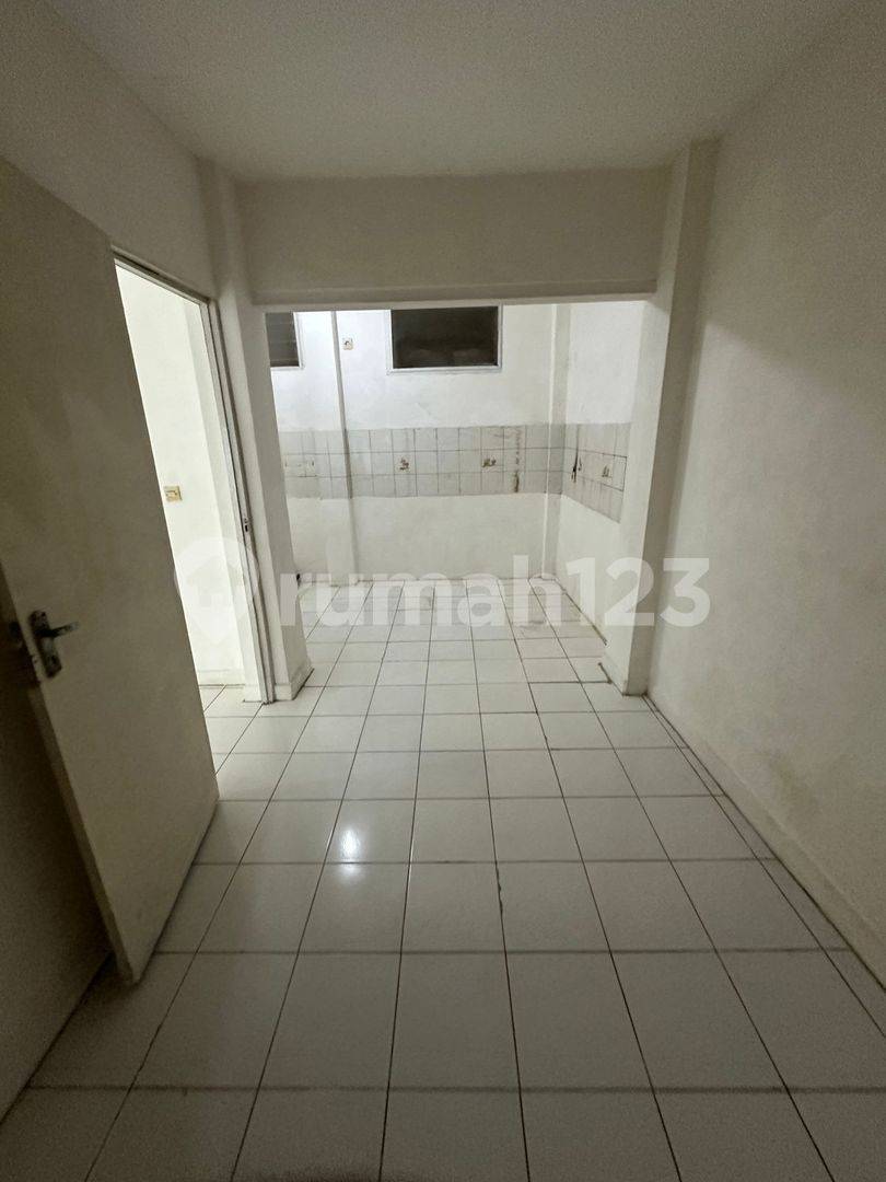 Panglima Polim Raya маңындағы кең 7 бөлмелі үй, Оңтүстік Джакарта
