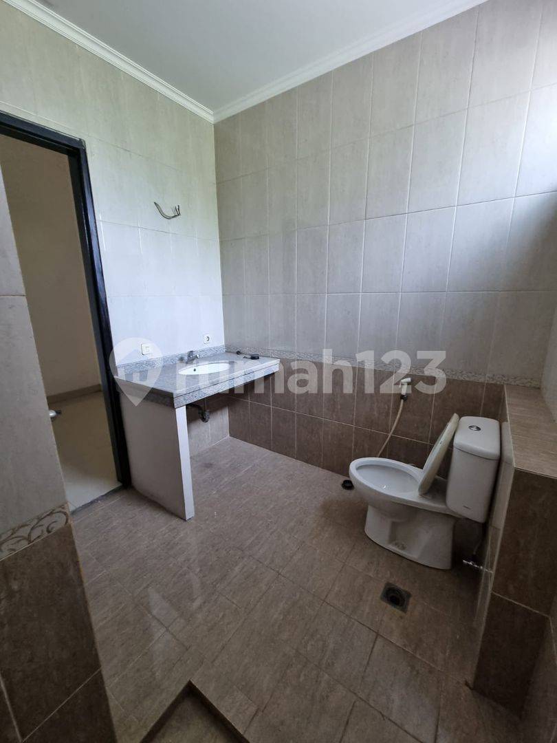 3-Story House in Kopyor Raya, Kelapa Gading - New Building, Business Potential