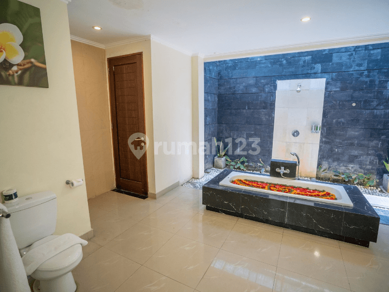 Private Villa in Seminyak with Pool and Modern Design