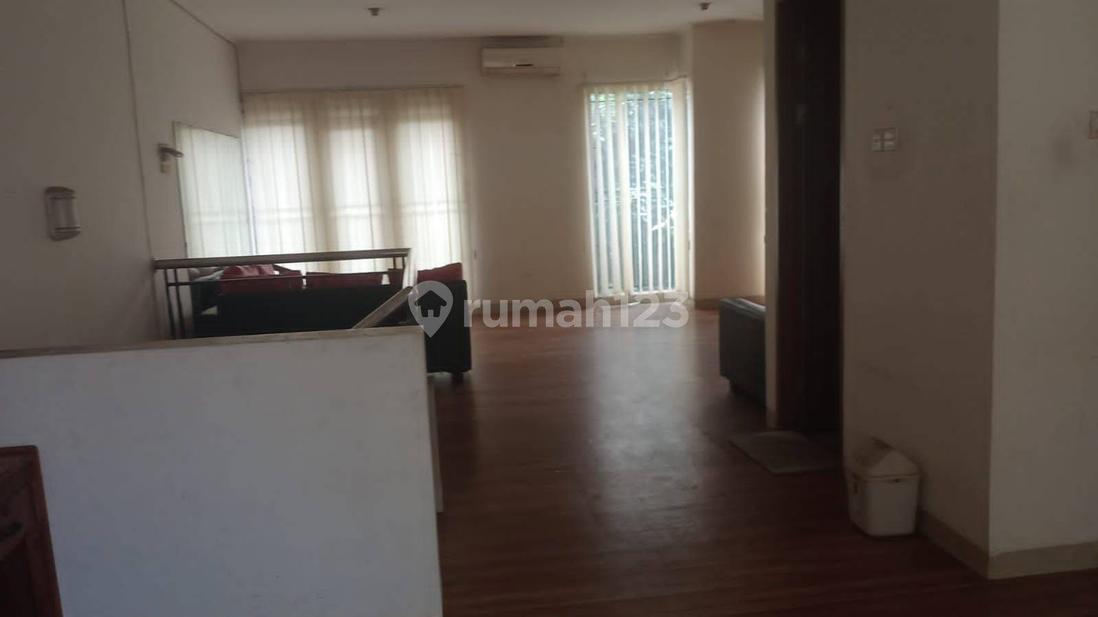 2-Story Shop House for Rent in Mekar Wangi