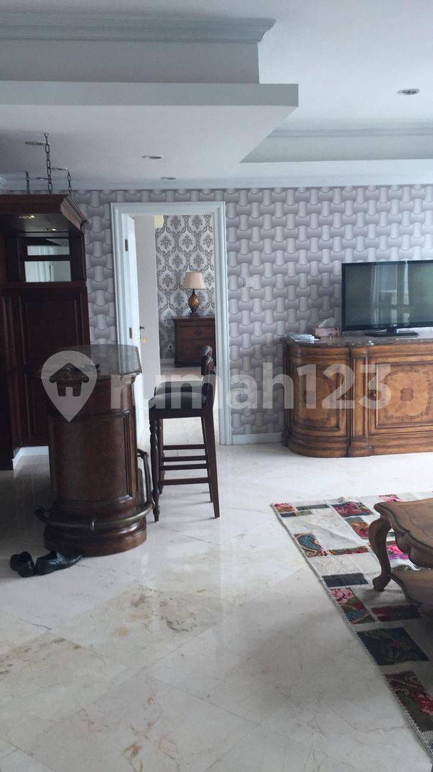 Spacious Apartment with City View and Designer Interior