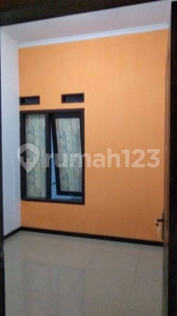 5 Bedroom House in Pandanwangi with Parking and Multiple Facilities