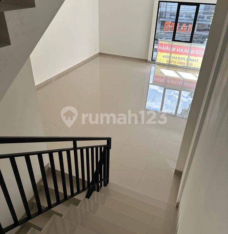 3-Story Commercial Shop/Office Space with Multiple Features