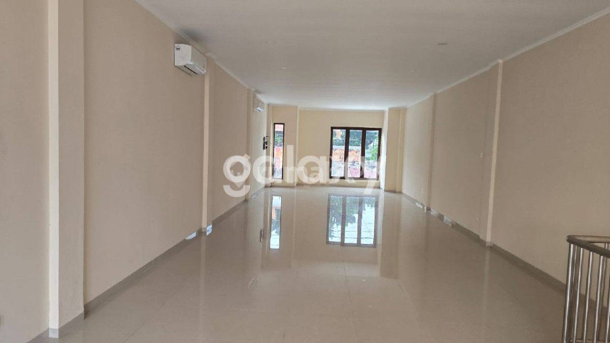 Karangrejo Raya, Banyumanik Semarang-дағы коммерциялық жылжымайтын мүлік
