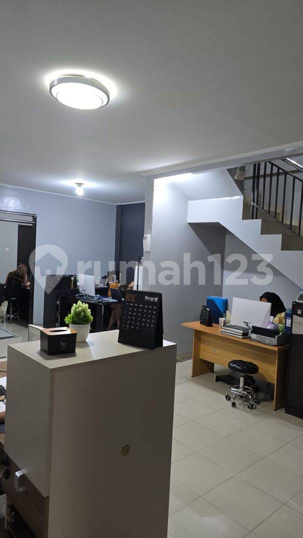 Spacious 3+1 Bedroom Property in Taman Mekar Abadi