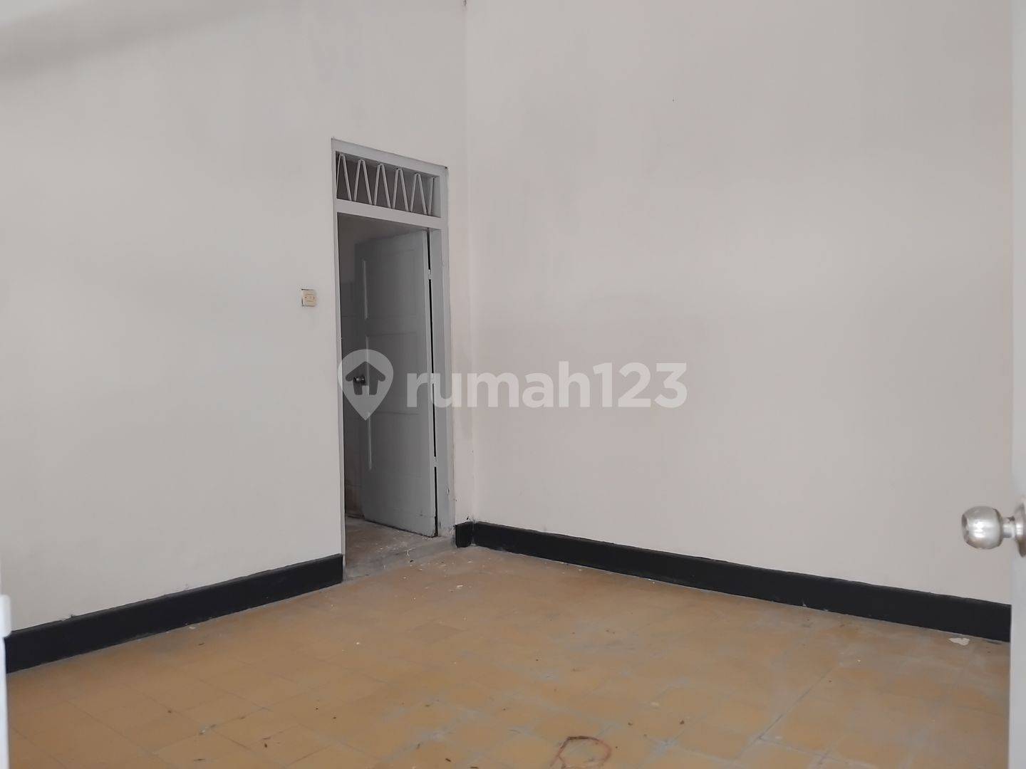 Business Space for Rent - Suitable for Cafe or Restaurant