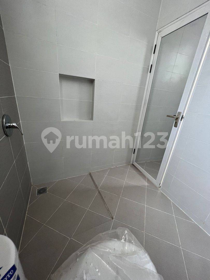 3-Story Townhouse with 3 Bedrooms, 2 Bathrooms, AC