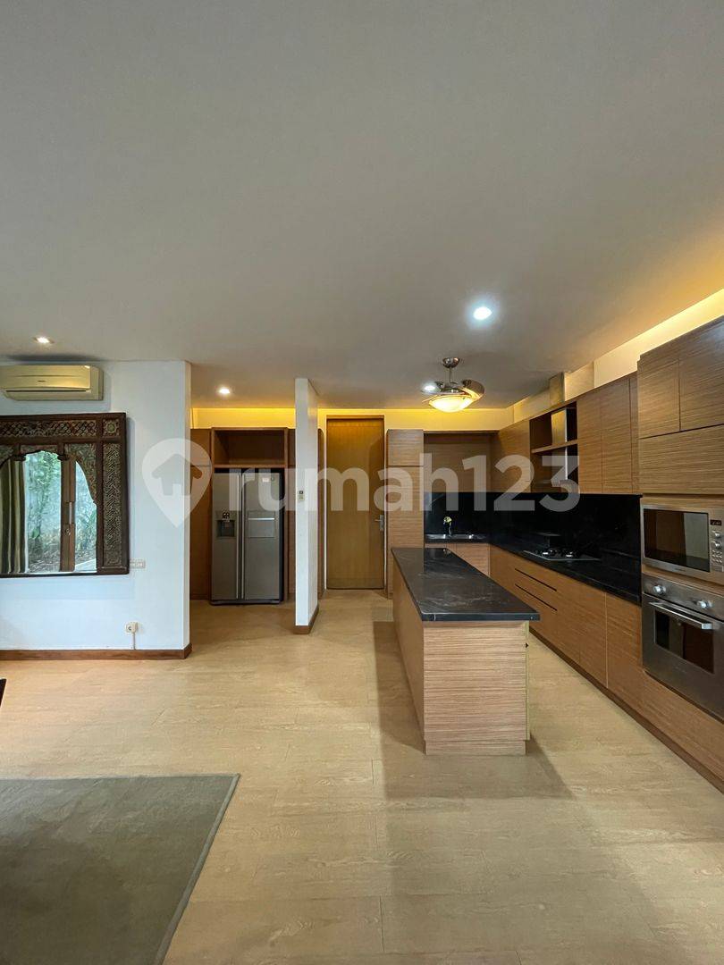 Kemang House in South Jakarta - Spacious 4-Bedroom Property