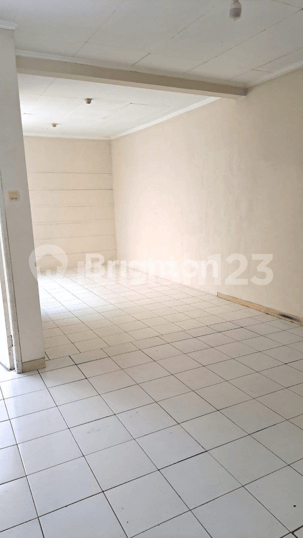 Unfurnished House for Rent in Tangerang - Strategic Location Near Malls and Schools