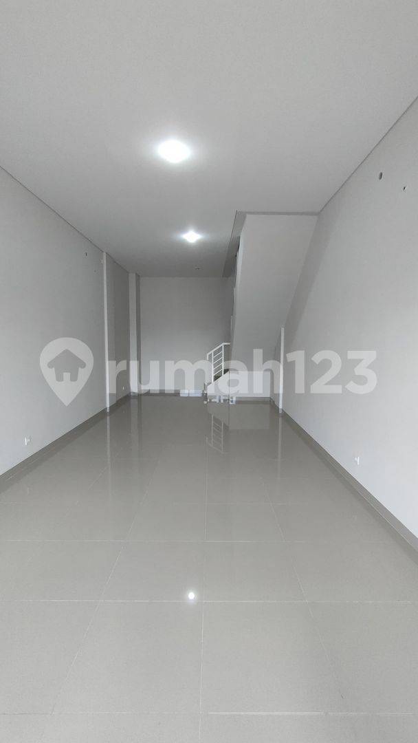 Modern Ruko in Curug with Strategic Location and Facilities
