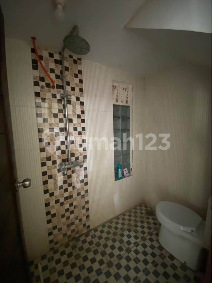 4 Bedroom House in Dalung near Canggu with Balcony and Gazebo