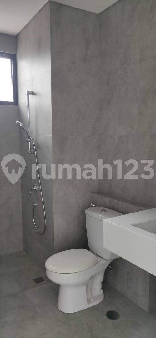 Lloyd Alam Sutera - 3 бөлмелі пәтер