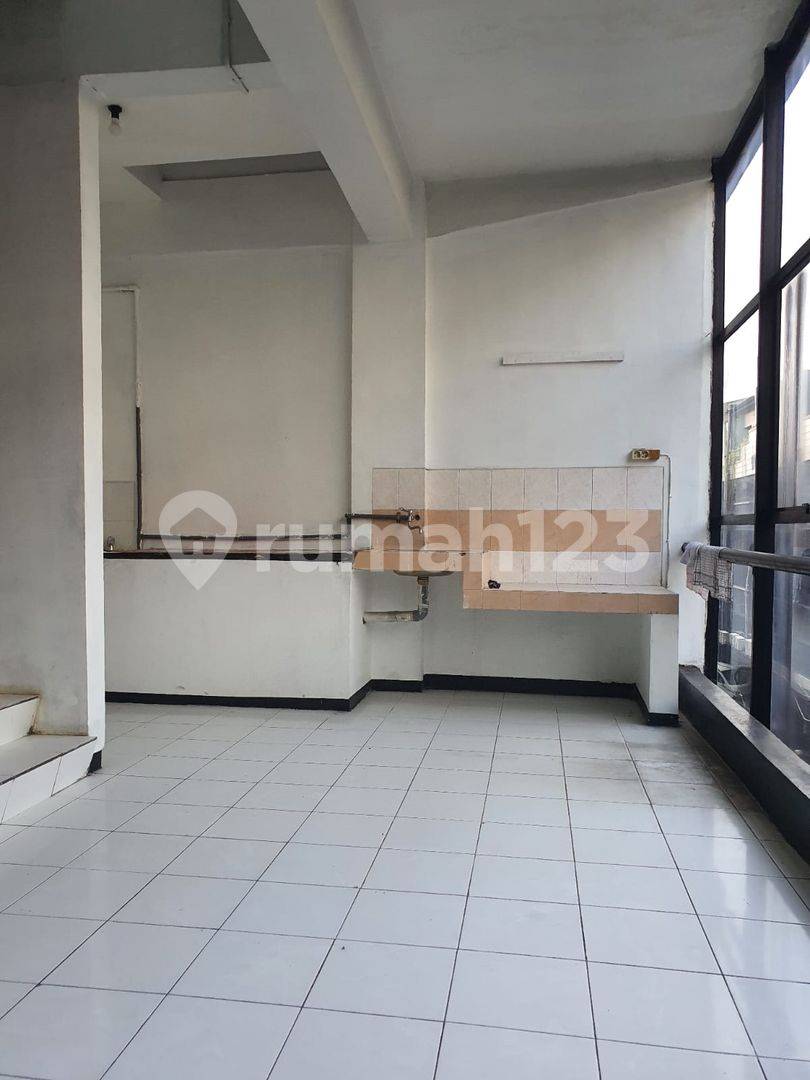 Commercial Space for Rent in East Surabaya - Strategic Location