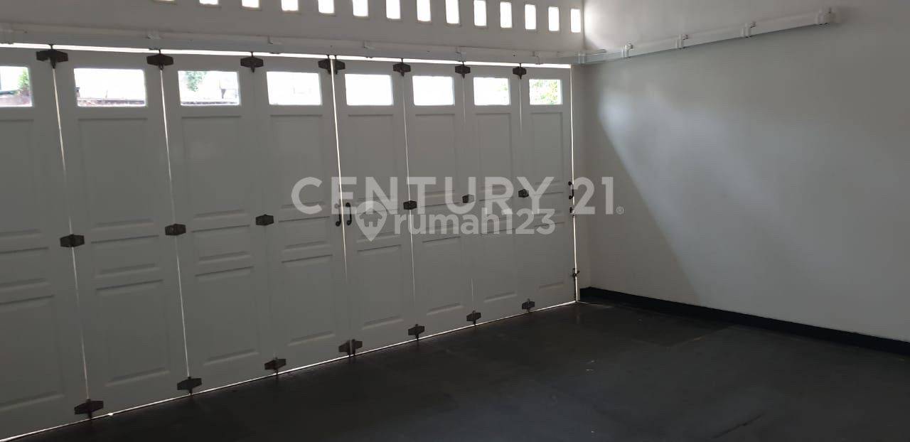 Spacious Two-Story House in Rawamangun with Multiple Rooms