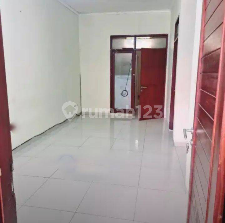 1.5-Story House in Setra Dago Antapani with Multiple Amenities