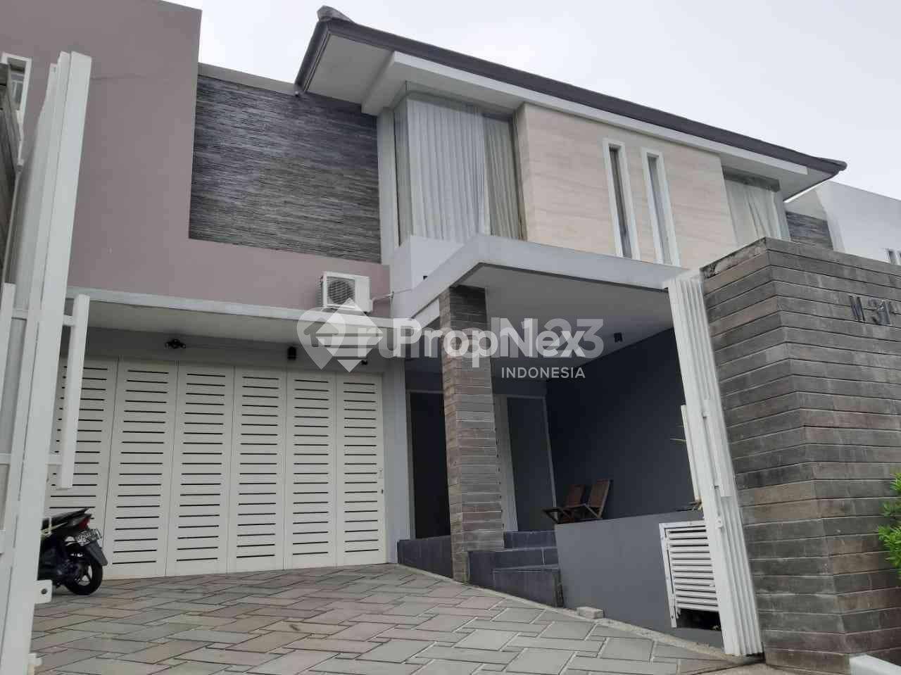 Luxurious Golf View House with Private Pool in Bukit Darmo