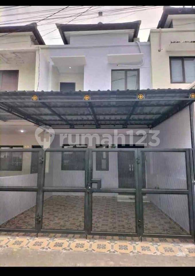 2-Story House in Denpasar Selatan with Parking and Modern Amenities