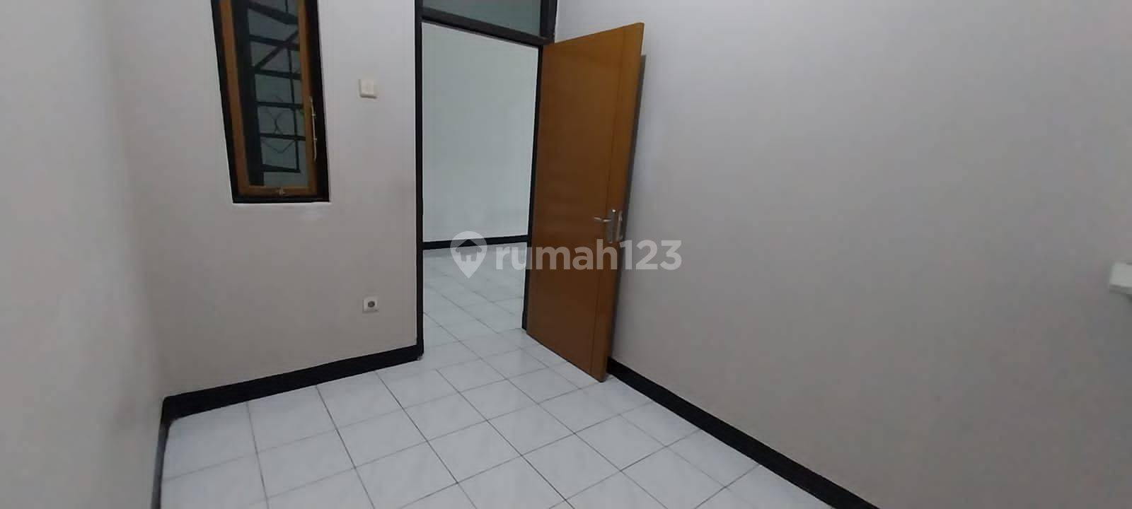 Strategic House in Sarijadi - 3 Bedrooms, Compact Living