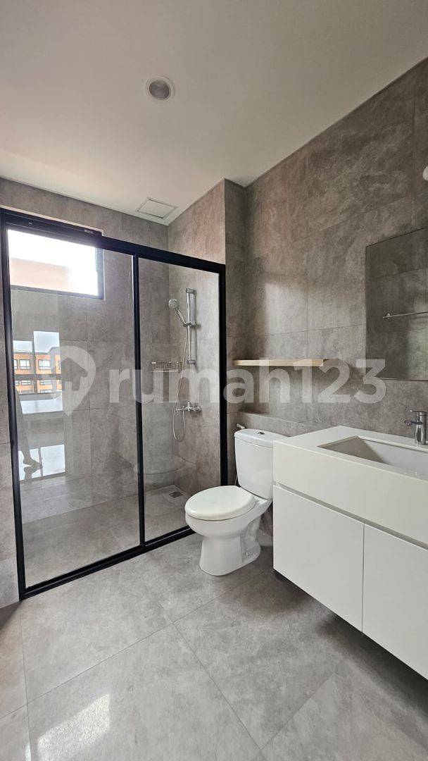 Top Floor Apartment with Pool View in Tower H, Fully Furnished