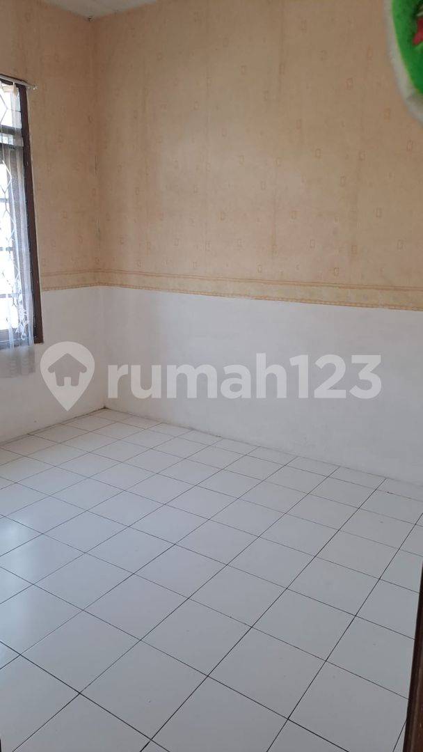 Cheap Ready-to-Move-In House in Taman Kopo Indah