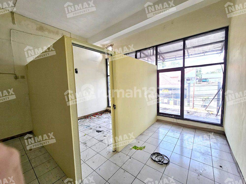 Strategic Location Property Suitable for Various Businesses