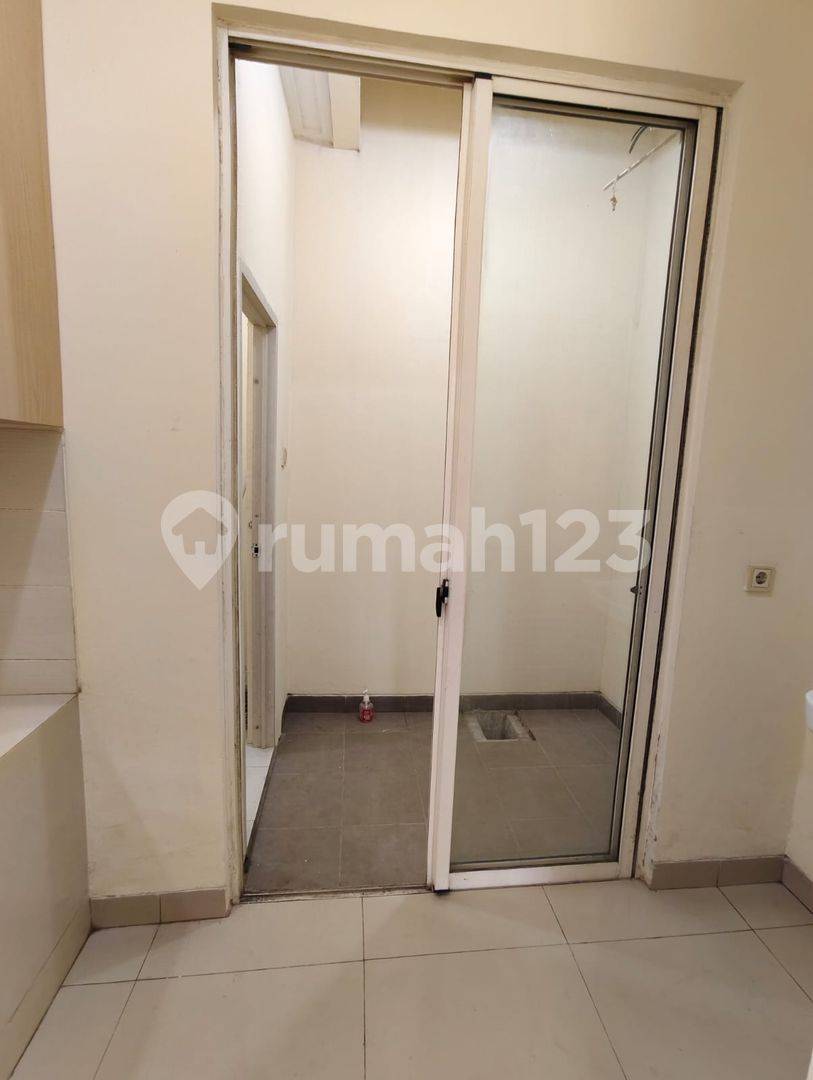 3-Story House in Katamaran Indah PIK - Spacious Family Home