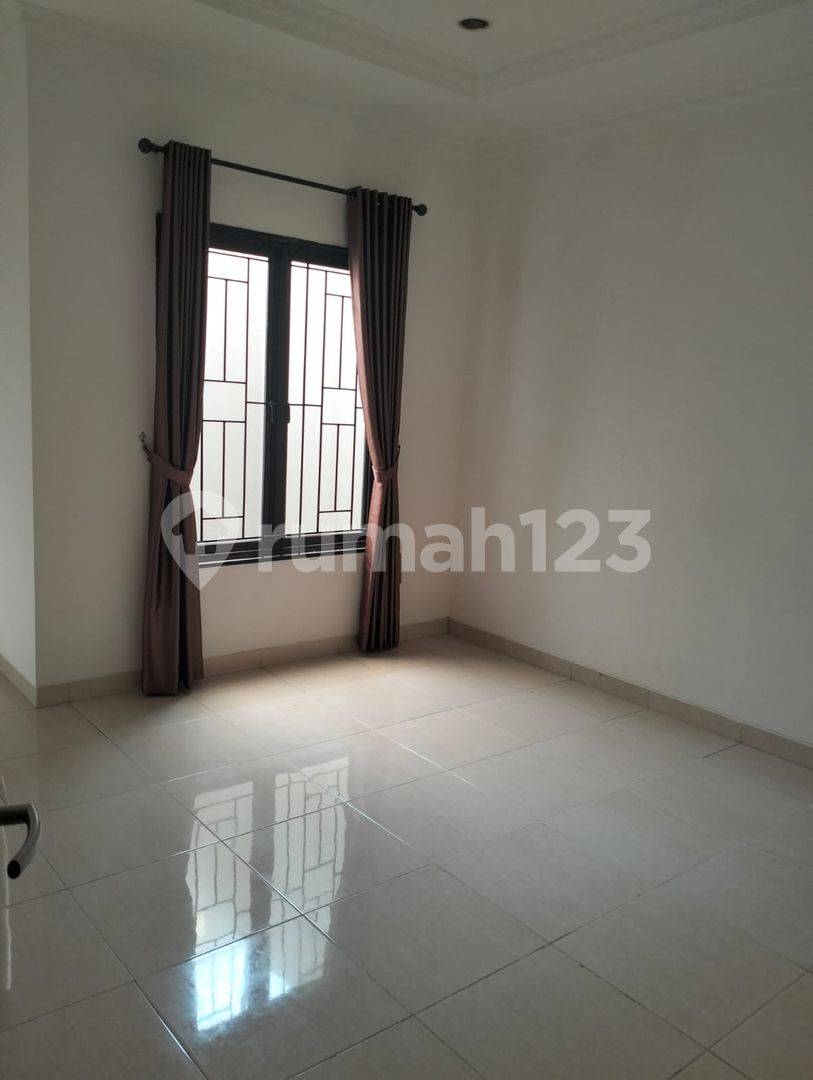 Strategic City Center Property with Easy Access and 24/7 Security