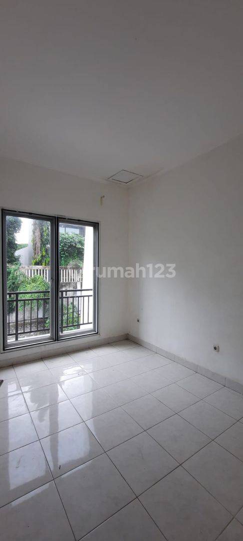 Spacious 4+1 Bedroom House with Modern Design