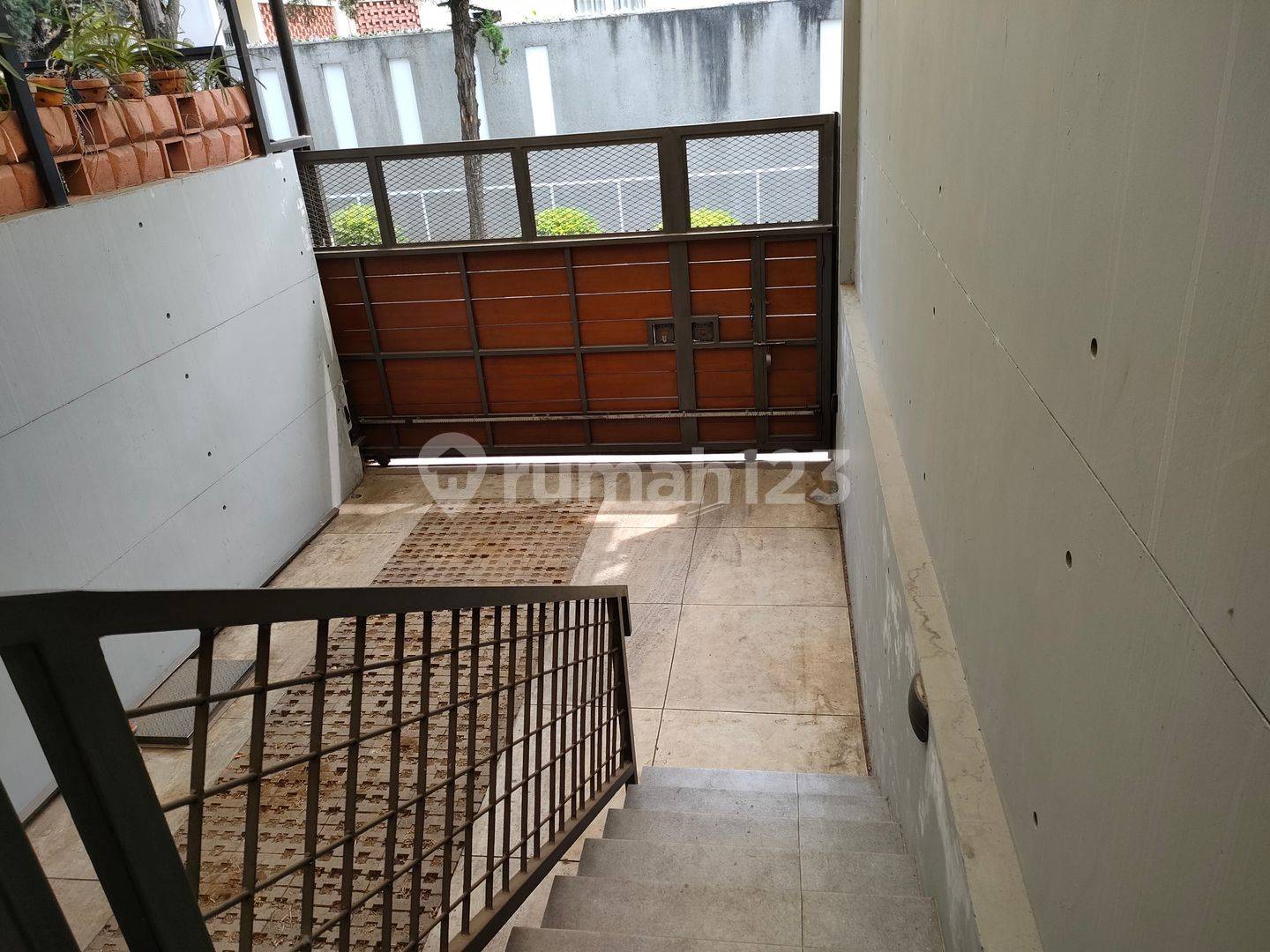 Spacious 5-Bedroom House near City Center, Universities, and Hospital