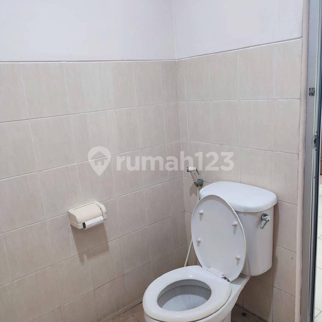 Commercial Property in Central Semarang - 3-Story Shophouse