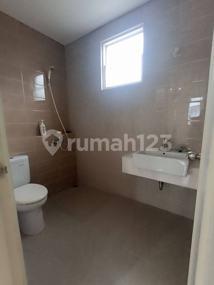 Strategically Located House Near Santa Laurensia School with Multiple Amenities