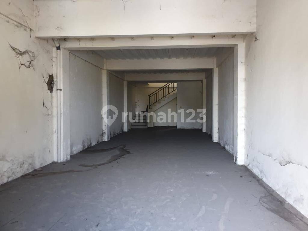 3-Story Shophouse in Adisucipto Colomadu Solo - Prime Location