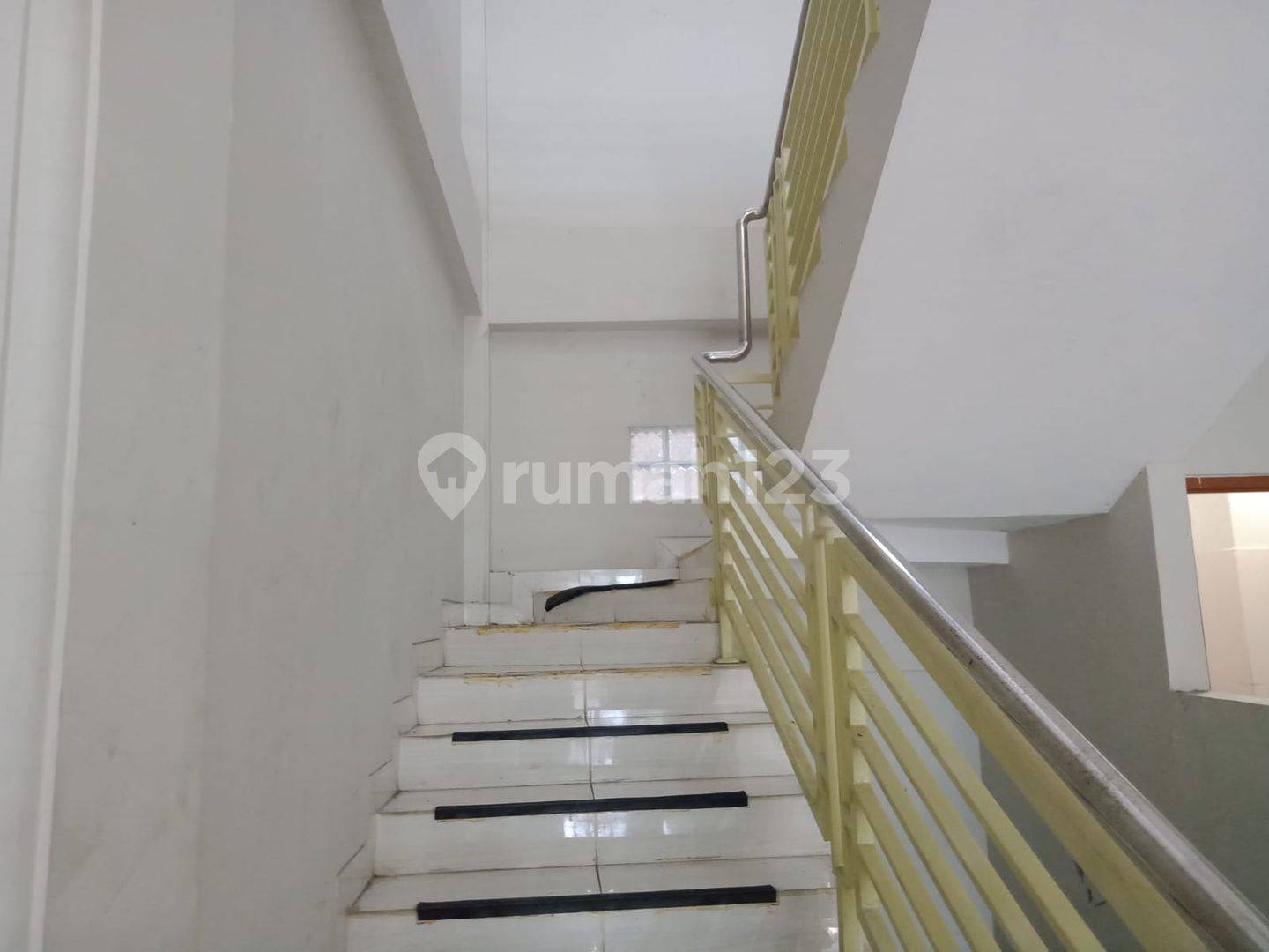 Commercial Space in Surabaya City, Ready to Occupy