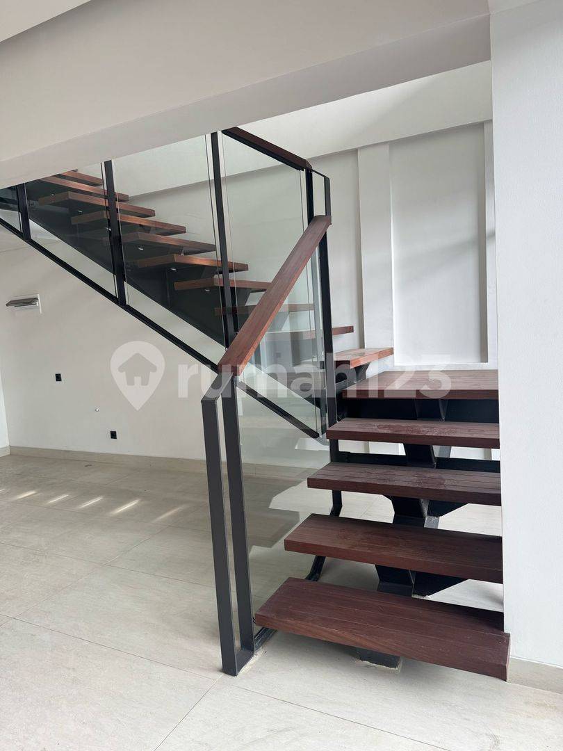 Penthouse Apartment in Carstensz, Gading Serpong