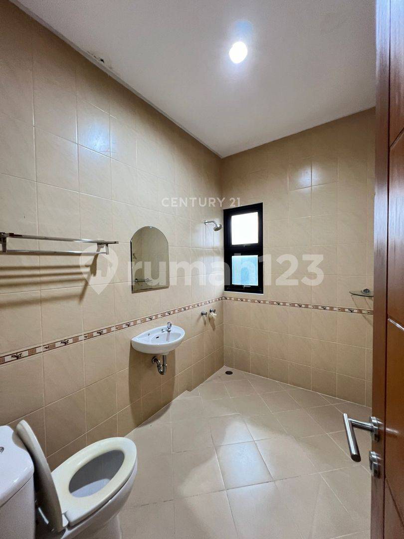 Strategic House Near City Center in Danau Bogor Raya Housing