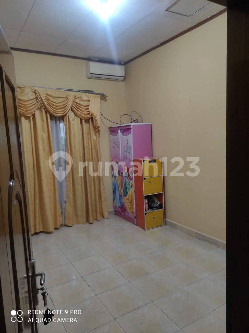 Nice house, ready to live in, flood-free in Bintaro