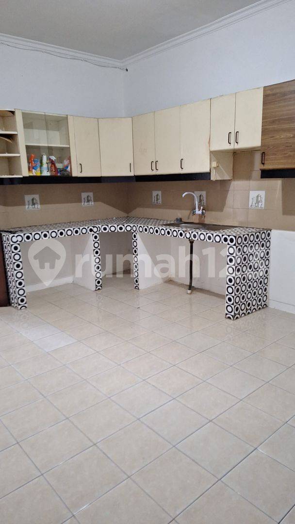 Spacious Multi-Level Property Near Cilandak Town Square