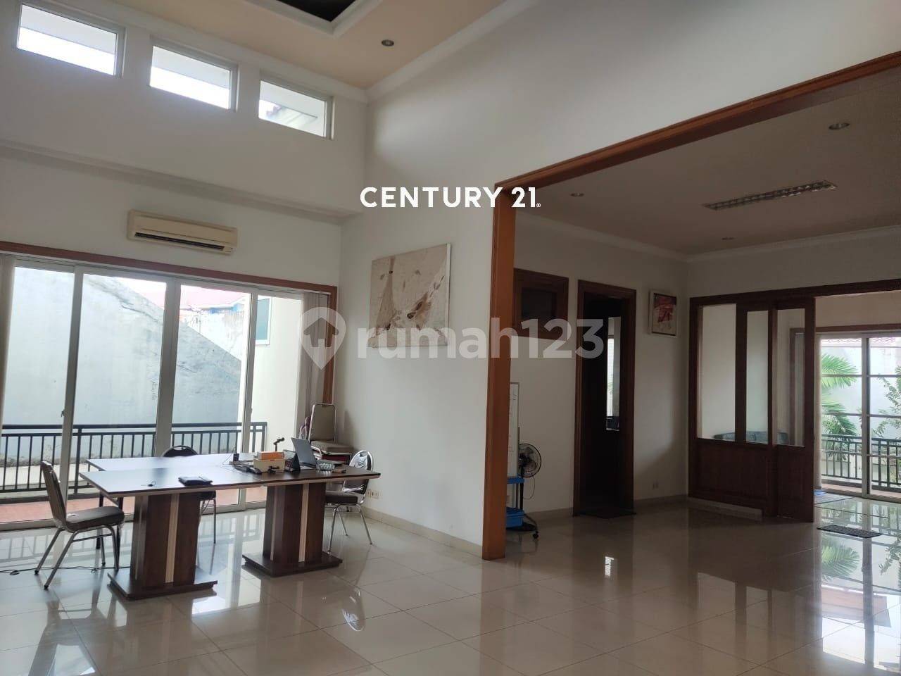 2-этажный дом в аренду в Cipinang Indah, Джакарта Тимур - потенциал для тихого офиса